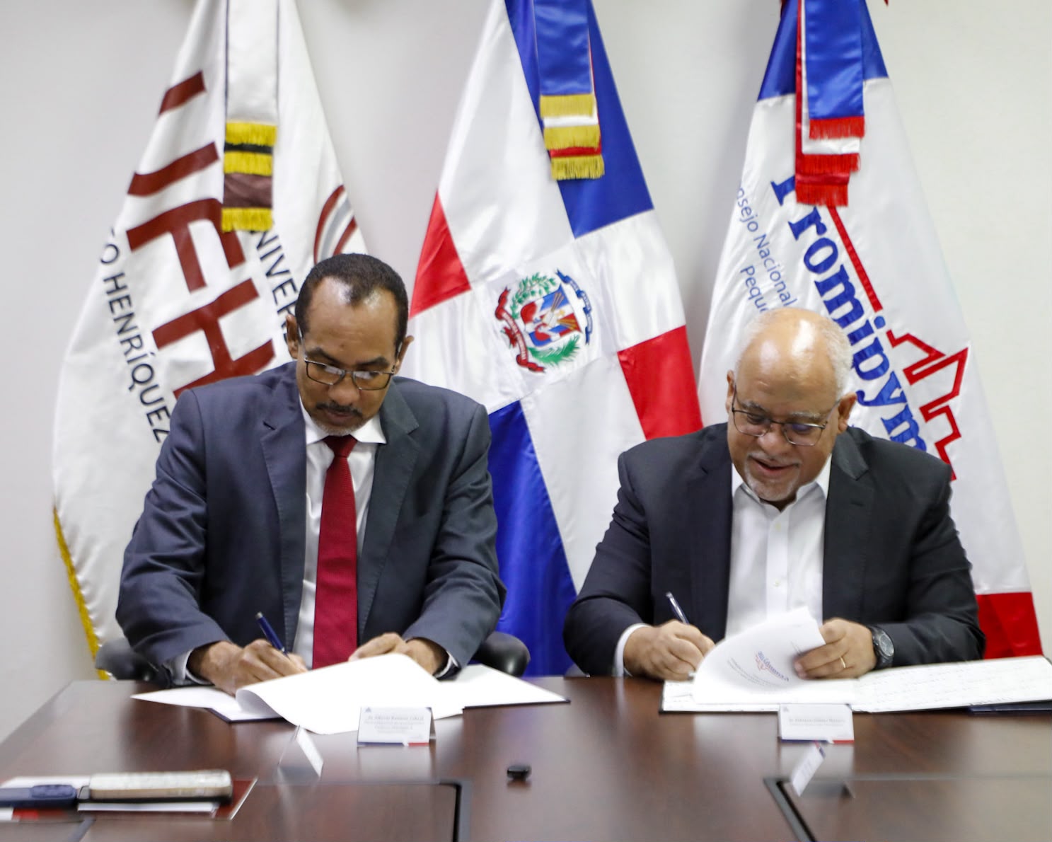PROMIPYME Y UFHEC FIRMAN CONVENIO